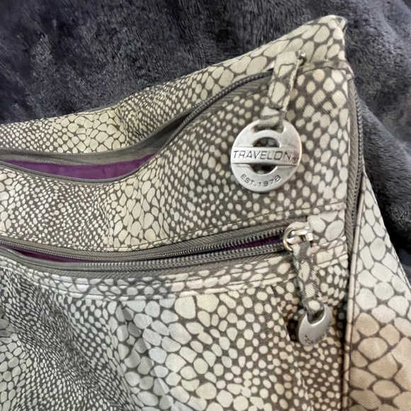 Travelon Greige Snakeskin Travelon Large RFID Bag - Picture 11 of 14
